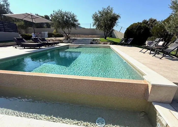 Aventine - Luxury Residences With Private Pools * Kalithies